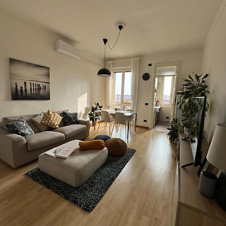 Trilocale Con Due Balconi A Isola Porta Nuova Apartment Milan Exterior photo